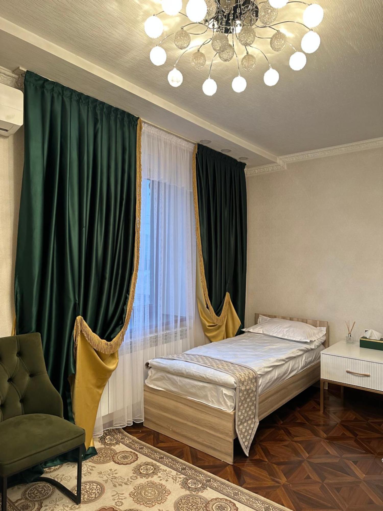 Albergue Sultan Saray Osh Exterior foto