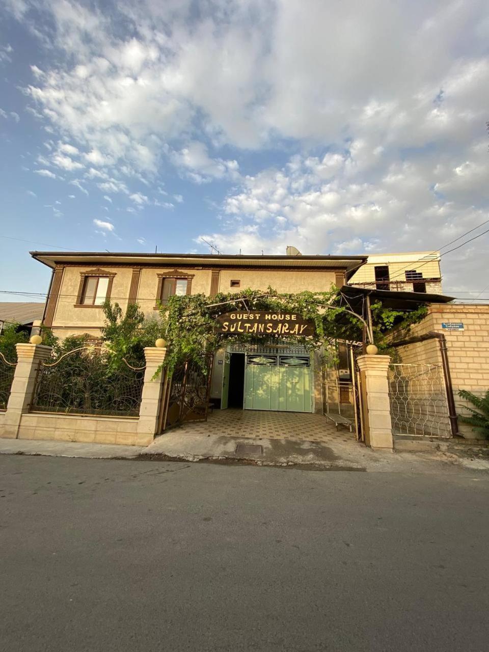 Albergue Sultan Saray Osh Exterior foto