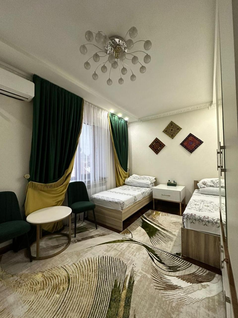 Albergue Sultan Saray Osh Exterior foto