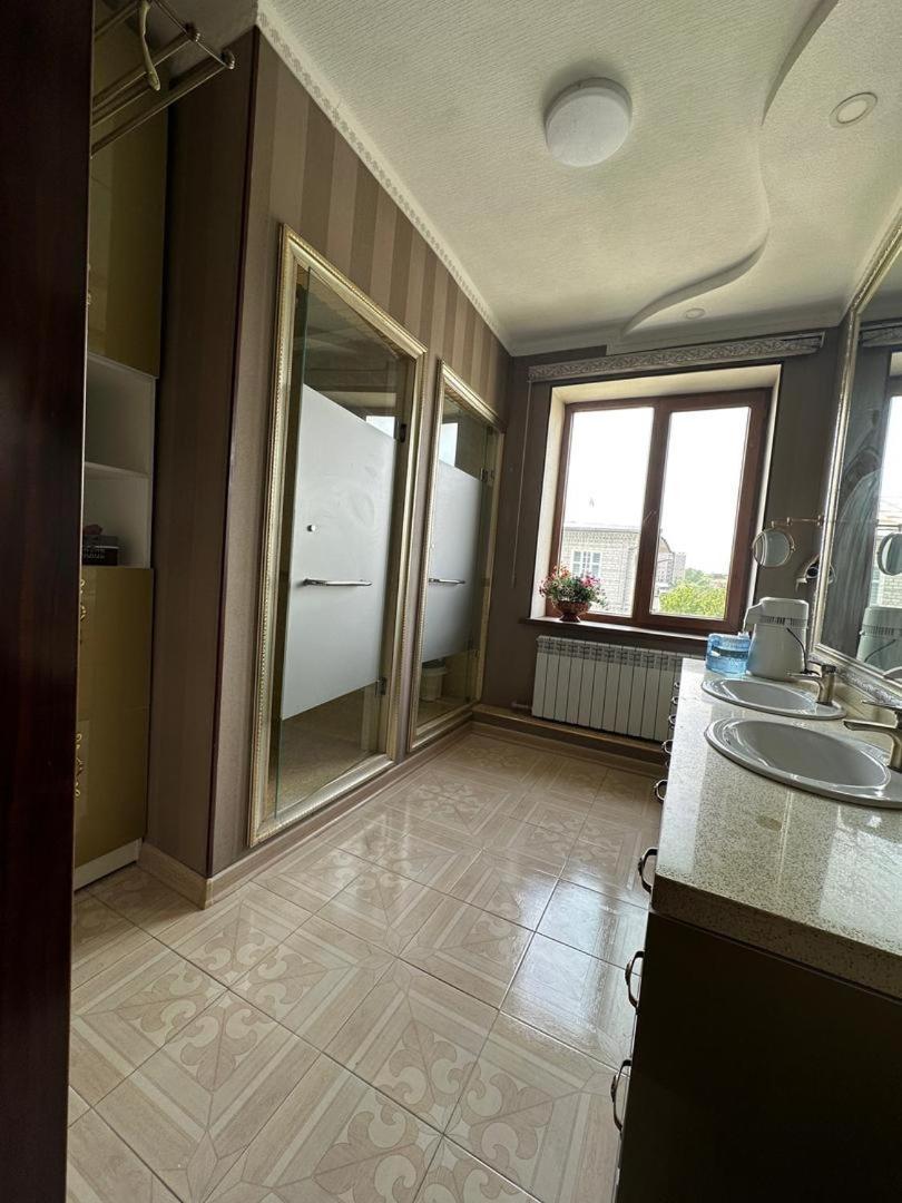 Albergue Sultan Saray Osh Exterior foto