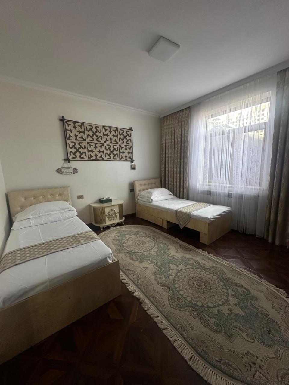 Albergue Sultan Saray Osh Exterior foto