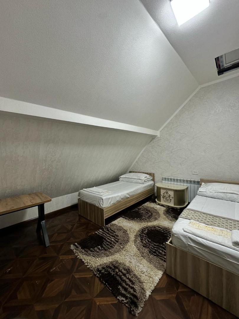 Albergue Sultan Saray Osh Exterior foto