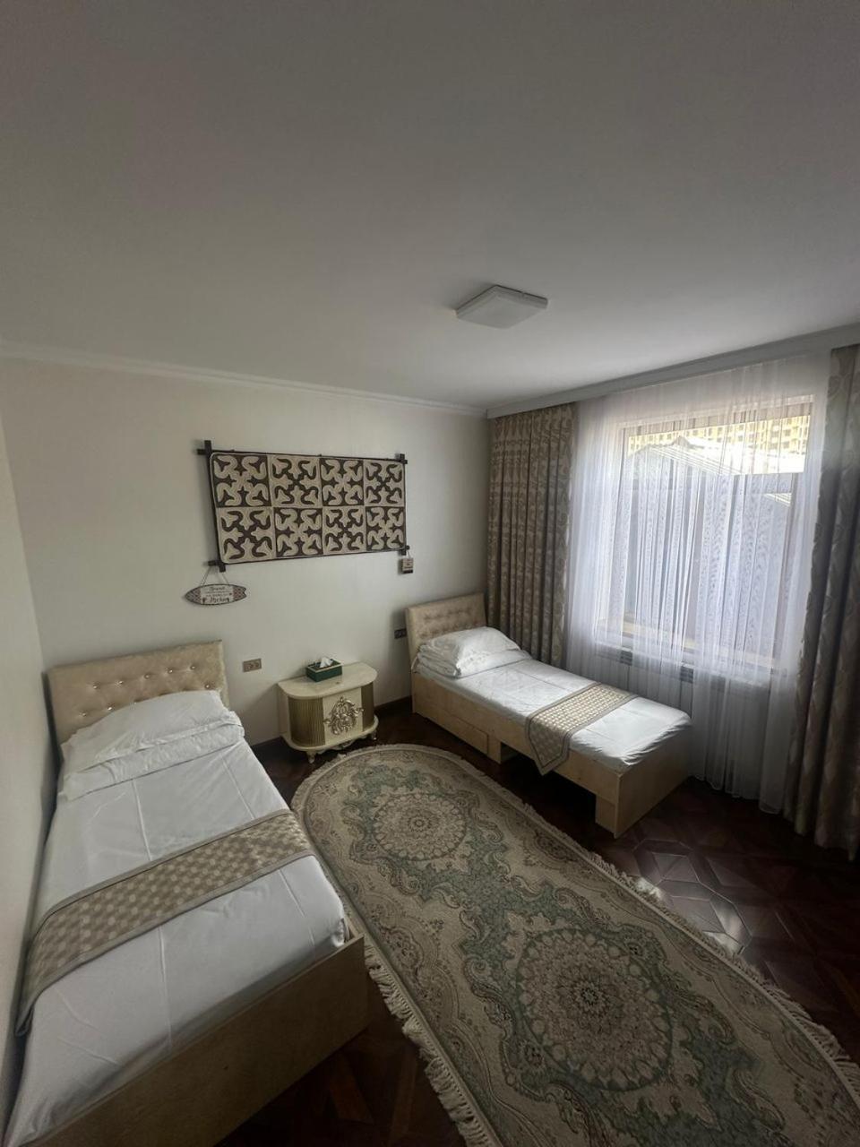 Albergue Sultan Saray Osh Exterior foto