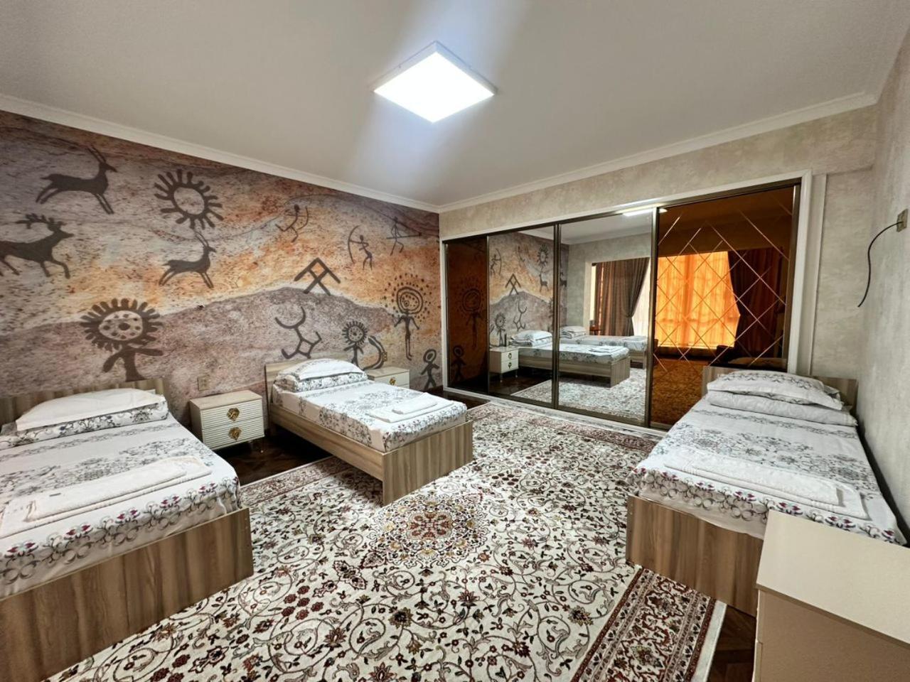 Albergue Sultan Saray Osh Exterior foto