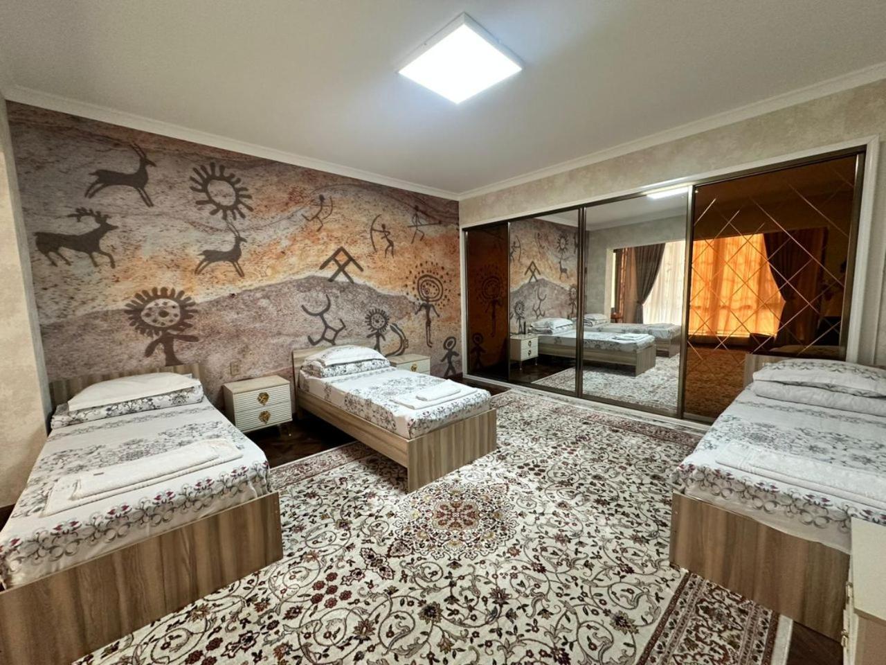 Albergue Sultan Saray Osh Exterior foto