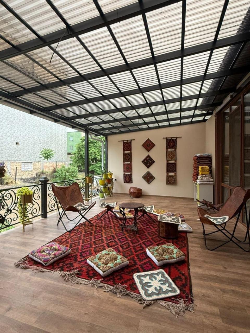 Albergue Sultan Saray Osh Exterior foto
