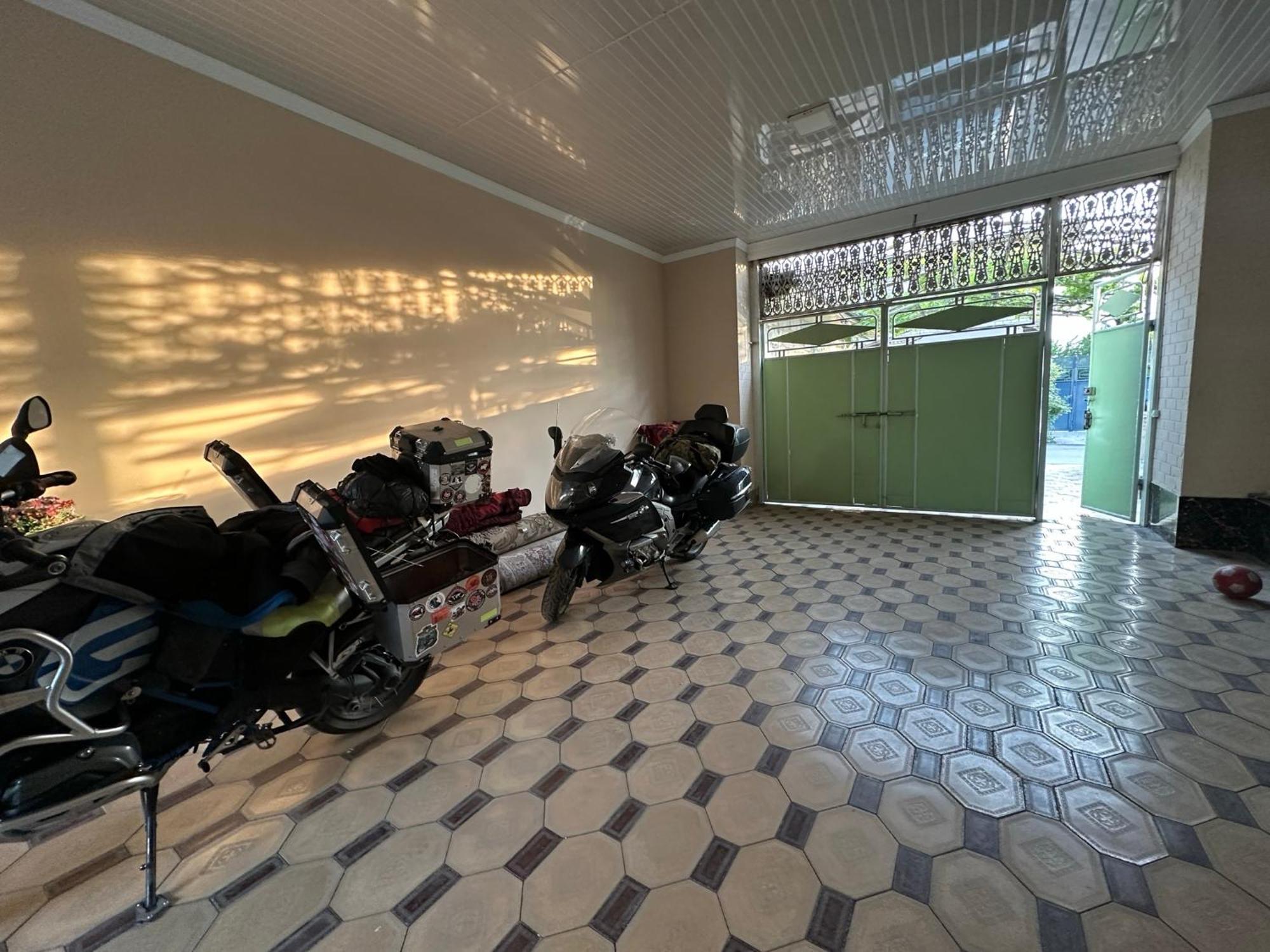 Albergue Sultan Saray Osh Exterior foto