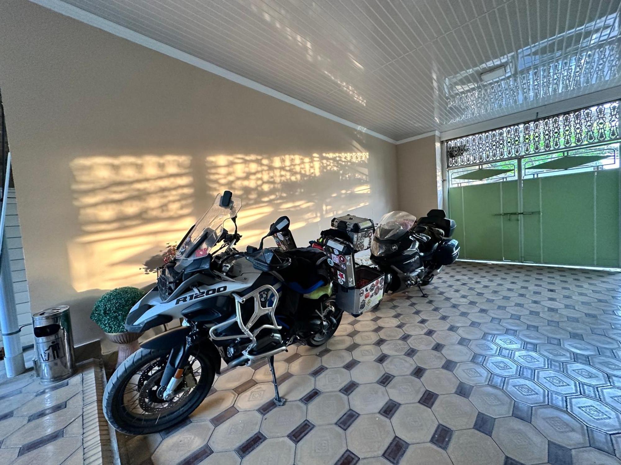 Albergue Sultan Saray Osh Exterior foto